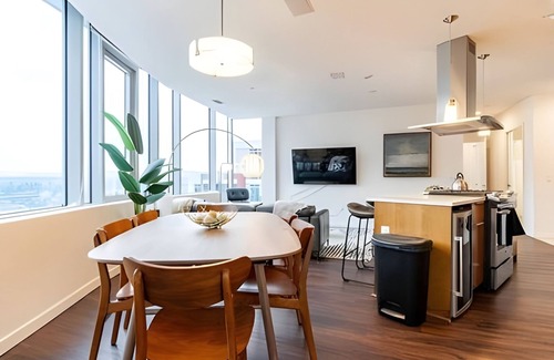 West Bellevue Apartment | 2BR Penthouse | Gym, Pool | Bellevue | Sophari A