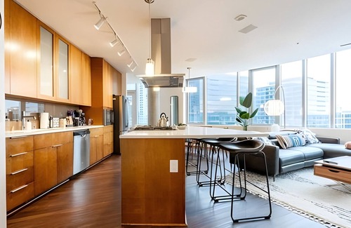 West Bellevue Apartment | 2BR Penthouse | Gym, Pool | Bellevue | Sophari A