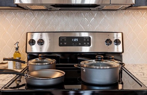 Treme Hotel | 2BR Prime Unit 2 Blocks to Bourbon St | The Mayfair