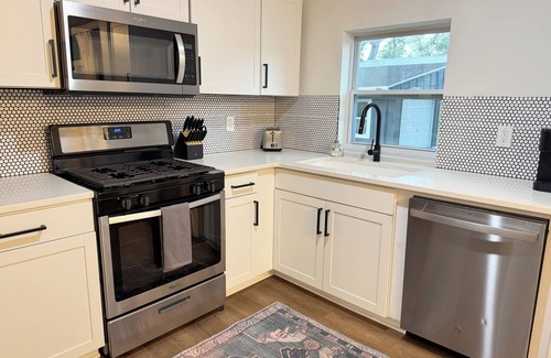 Panama City House | 2BR Retreat Near Downtown, Beaches, & Hot Spots - DREAMI STAYS