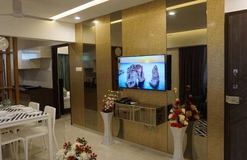Prabhadevi Apartment | 2BR Sea view service apartment worli By Florastays