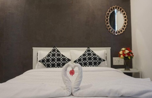 Prabhadevi Apartment | 2BR Sea view service apartment worli By Florastays