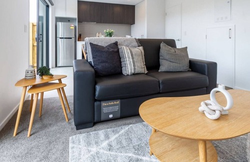 Christchurch Apartment | 2BR Townhouse: Cosy, Close to City, Car Park