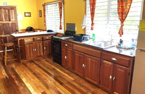 San Ignacio House | 2BR Treetop Cottage – Tropical Adventure, Maya Ruins & San Ignacio Center Nearby