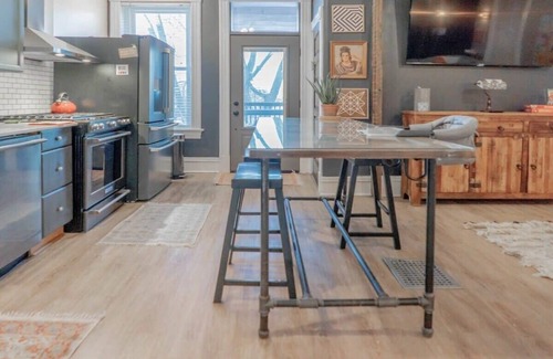 Tower Grove East Condo | 2BR w/Workspaces & Deck/ABODEbucks