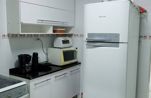 Pitangueiras Apartment | 2dorm 1suite, 50m beach, sea view, sleeps 8, 100m2, free Wifi