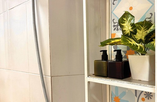 Hang Bai Apartment | 2mins to Hoan Kiem Lake! A small house of Hanoian old style with Washer Kitchen