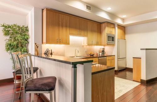 Jackson Condo | 2nd-floor downtown condo with balcony, grill, streaming, fireplace, & mtn views