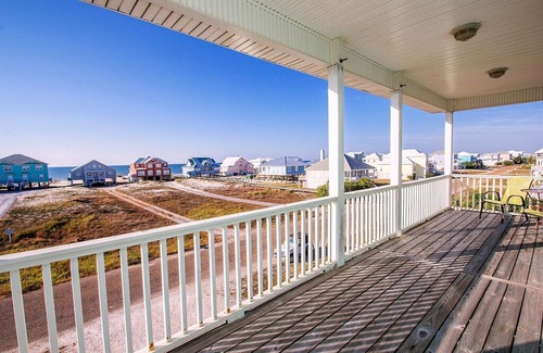 Morgantown House | 2nd tier w/ VIEWS & POOL Access! 4BR Sleeps 10