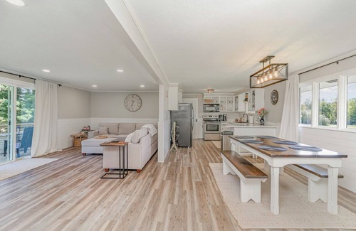 Clare Apartment | 3/2 Clare, MI Quaint Guest House with scenic views!