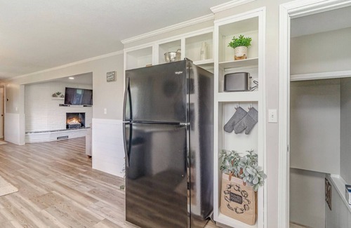 Clare Apartment | 3/2 Clare, MI Quaint Guest House with scenic views!