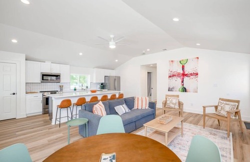 Blanco House | 3/2, Private hot tub, fireplace, firepit