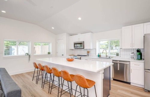 Blanco House | 3/2, Private hot tub, fireplace, firepit