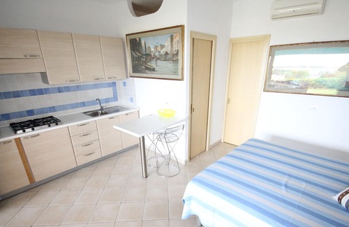 Golfo di Marinella Apartment | 3/4 beds, sea view ground floor, pool, wifi, air conditioning