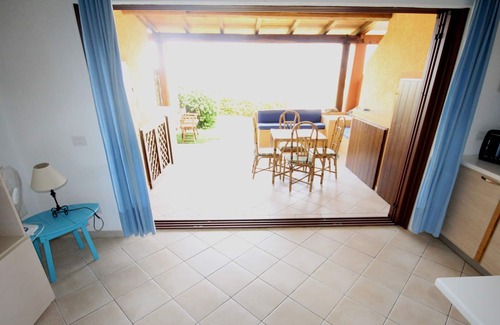 Golfo di Marinella Apartment | 3/4 beds, sea view ground floor, pool, wifi, air conditioning
