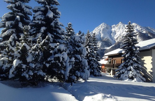 Graechen Apartment | 3.5 room apartment with south-facing balcony - 80 m² with a view of 4000, quiet area