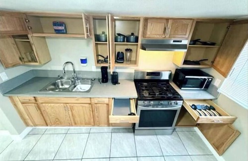 Sunrise Manor Apartment | 3. 6.9Mi To E.D.C 11Mi To strip 7.1Mi To Fremont