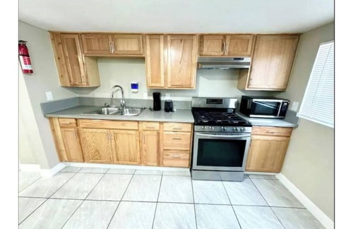 Sunrise Manor Apartment | 3. 6.9Mi To E.D.C 11Mi To strip 7.1Mi To Fremont