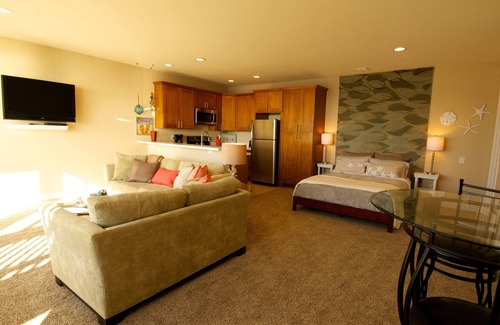 Harbour Pointe Apartment | 3, 6 or 12 month options, close to Seattle, dining, shopping-Waterfront beauty