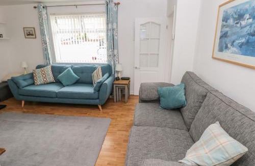 Llanelli House | 3 Aelybryn