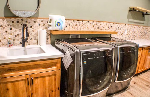 Williams House | 3 Amigos-golf, canyon, RV garage
