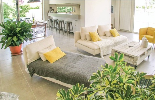 Saint-Aubin-de-Cadelech House | 3 bedroom accommodation in St. Aubin de Cadeleche