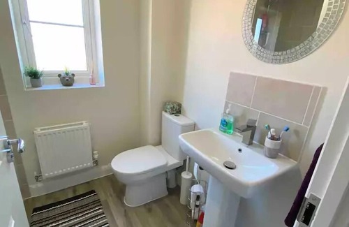Peterborough House | 3 bedroom house - Hampton Water