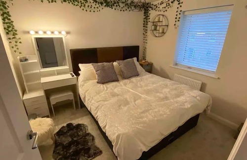 Peterborough House | 3 bedroom house - Hampton Water