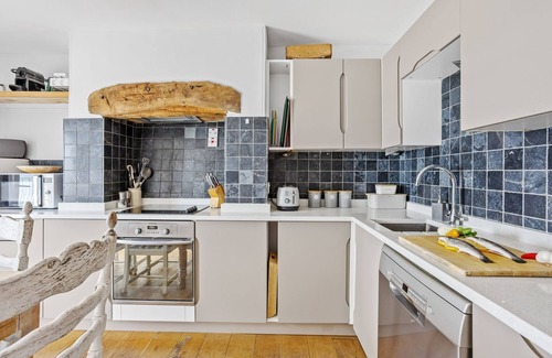 Torcross Apartment | 3 Bayview - a house that sleeps 6 guests in 3 bedrooms