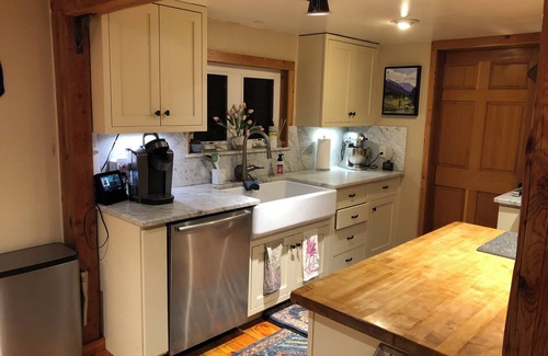 Skagit County House | 3 BDR Country Home on 5 acres with hot tub, fire pit and private creek