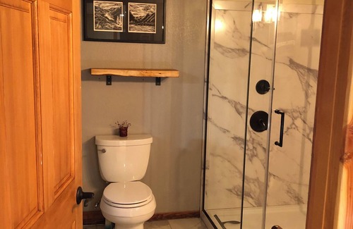 Skagit County House | 3 BDR Country Home on 5 acres with hot tub, fire pit and private creek