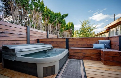 Glenmore House | 3 bdrm suite w/rooftop patio, firetable & sauna + hot tub, cold plunge & more!