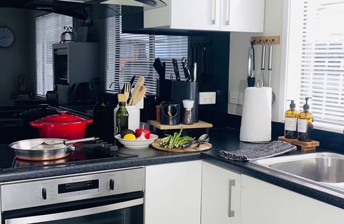 Devonport House | 3 Bdroom two-level townhouse close to Devonport