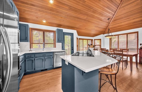 Deer Park House | 3 Bed, 2 Bath, Hot Tub, Recreation Passes - Tan Oak 2