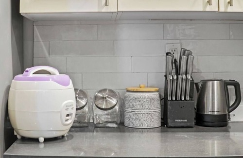 Williamsburg House | 3 BED 2 BATH Pre-War Apartment in Williamsburg, Brooklyn Townhouse