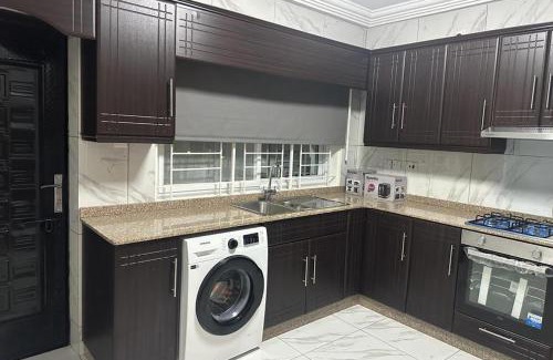 Freetown Apartment | 3 Bed Apartment Sleeps 6 - EnSuites Parking Wifi