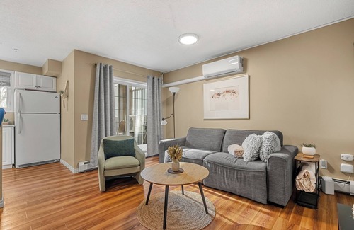 Victoria Park Condo | 3-Bed by River, AC, Free Parking, Near Saddledome