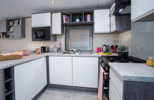 Plymouth House | 3 Bed Caravan, South Devon Coast nr Plymouth, 200m to Beach + Indoor Heated Pool