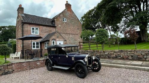 Cauldon Low House | 3 Bed Cottage Alton Tower Xmas Markets Chatsworth