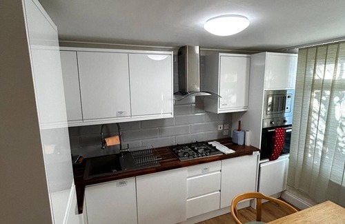 Cray Valley East Cottage | 3 Bed Cottage Retreat - Private Garden & Parking