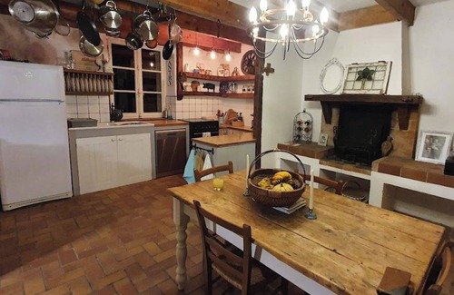 Beaucoudray Cottage | 3 Bed Cottage Sleeps 6 - Enclosed Patio -Fireplace