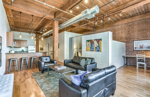 Downtown West Apartment | 3 Bed DWTN Loft✦Sleep 6✦Walk to Attractions✦Pets