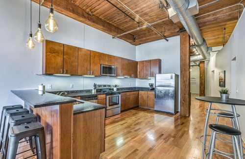 Downtown West Apartment | 3 Bed DWTN Loft✦Sleep 6✦Walk to Attractions✦Pets