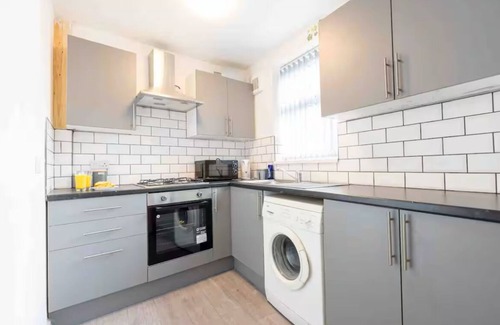 Chapeltown Apartment | 3 Bed flat - Near Leeds City Centre- FREE parking/Wifi/Fits 7