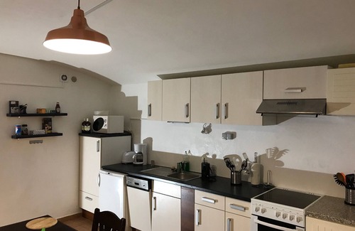 Vrsovice Apartment | 3 Bed Flat - Sleeps 20 - Smoking room - Wifi