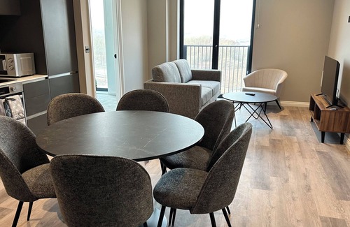 Leeds Apartment | 3 Bed Flats near Station & City Centre - Sleeps 6