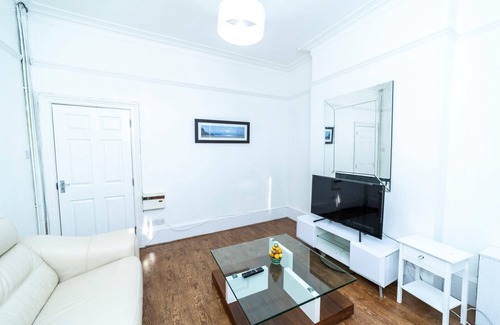 Thorpe Satchville House | 3 Bed House - Sleeps 11 - Pets - Wifi