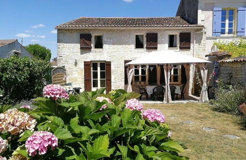 Nantille House | 3 Bed House - Sleeps 6 - Pool - HotTub - Garden