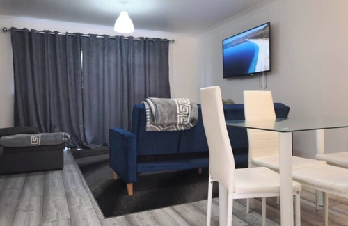 Maidstone House | 3 Bed House - Sleeps 6 - Parking - Wifi