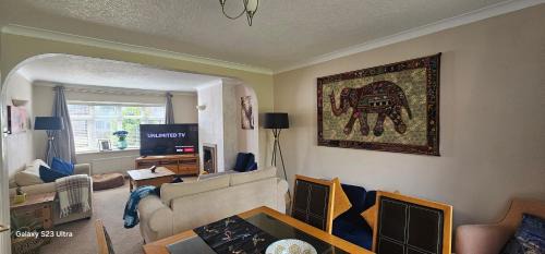 Welford House | 3 Bed House - Sleeps 7 - Parking - Wifi